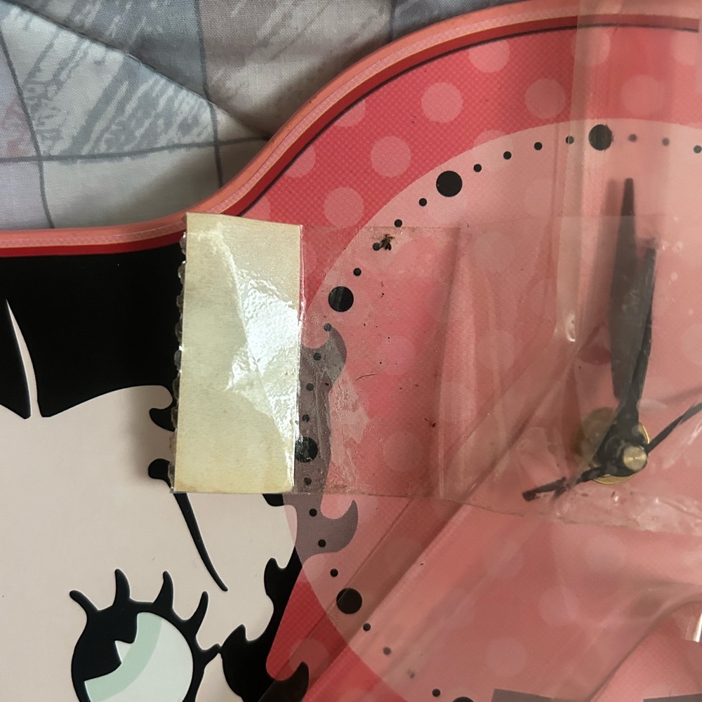 Betty Boop Wall Clock with Hooks - Picture 5 of 13